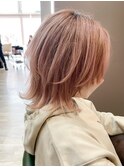 ブリーチピンクベージュ伸ばしかけミディアムウルフ