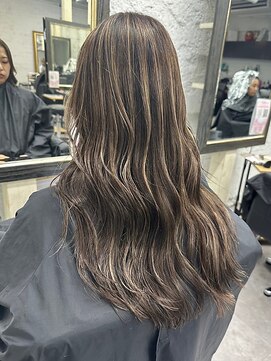 リア(riah) 似合わせハイライト/透明感/外国人風カラー/ロング