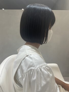 ルネ 北千住(Renee) 切りっぱなしボブ/ツヤ感ストレート/グレージュ