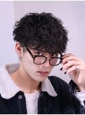 メガネに似合う波巻きパーマ 刈り上げマッシュ ウェーブパーマ