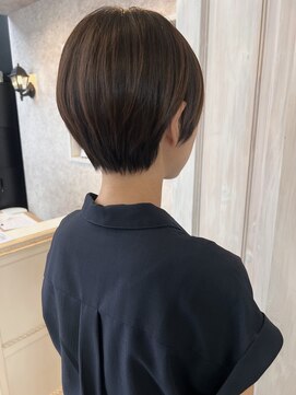 キャアリー(Caary) 福山美容室caary 丸みくびれ大人ショート透明感耳掛け20代30代