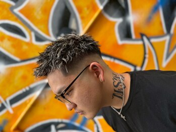 パーラーフリークス(PARLOR FREAKS)の写真/ONもOFFもキマるスタイルをご提案！トレンドを取り入れた似合わせカットで清潔感のある好印象に☆