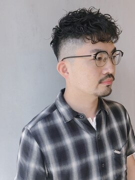 フランクスバーバーリザーブ 人形町店(FRANK’S BARBER RESERVE) 前下がりフェード×スパイラル　ｙ