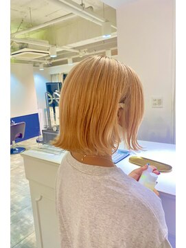 イリ 梅田(ili) ピンクブロンドボブ