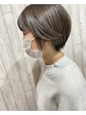 大人可愛いグレージュショート