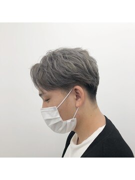 ゴットラトゥール(GOTTO LATOUR) アッシュカラー、刈り上げツーブロックセンターパート