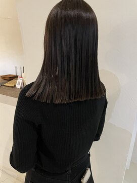 エリス キョウバシ(Eliss) プツっと切りっぱなしミディアム