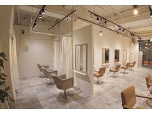 落ち着いて過ごしたい方に嬉しい半個室もございます※ご予約後お電話にてお問い合わせくださいませ