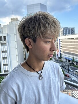 コンフィデンス 新宿3rd(confidence) 金髪マッシュパーマブリーチ刈り上げ束感ツーブロックツイスト