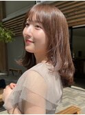 顔周りレイヤーカットくびれヘアミルクティーベージュカラー