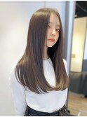 ロング　レイヤーカット　センターパート　アッシュカラー　艶感