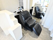 ポラリス(polaris)の雰囲気（シャンプー&ヘッドスパブースは明るさを抑え、落ち着ける空間で）