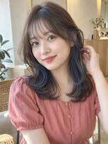 ラナ(LaNA)&nbsp;青いアクセントと弾む毛先のミディアム
