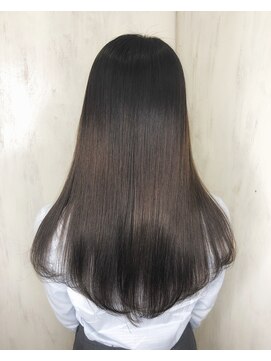 アンフィシュピトロワ(AnFye spi tlow) 【AnFye 】サラツヤ髪でストレートロング