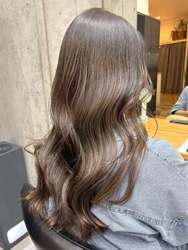 ディーエックス ウエスト(Dxxxx WEST) 透明感グレージュカラー［韓国/顔周りカット/レイヤーカット］