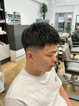 オゼル(OZEL) 【センターパートマッシュ】抜け感×色気を纏う上品メンズカット