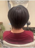 前髪がポイントのショートヘア