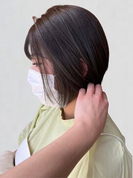 ポルト(porto produced by teatro hair salon) 丸みショートボブ アッシュグレー 透明感カラー 艶髪 30代