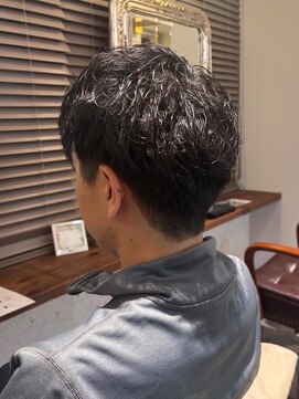 ムーン ティコブラーエ(moon tico brae) フェザーパーマ/シャドウパーマ/刈り上げセンター