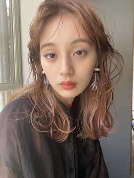 ユイル(Uil) ナチュラルなピンクベージュのハイライト