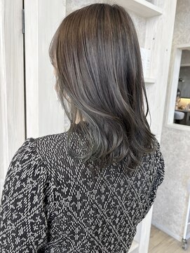 キャアリー(Caary) 福山市Caary20代30代人気イルミナグレーベージュインナーカラー