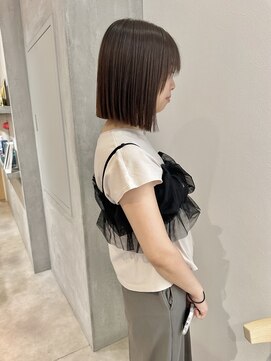 ヨーク(YOKE) YOKE 切りっぱなしボブぱつっとボブ縮毛矯正グレーベージュ