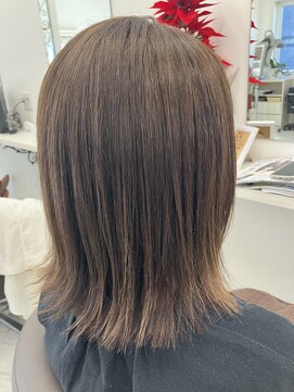 外ハネスタイル