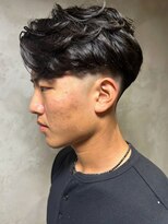 ディスイズバーバーサード(THIS IS BARBER 3rd) 波巻きパーマ 眉毛カット フェードカット メンズカット 黒髪
