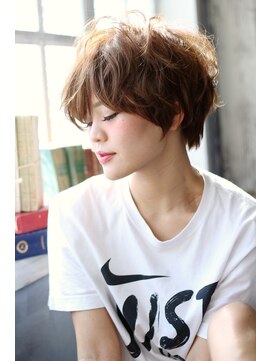 ベラバイブルーム(BELLA by Blume) サイドシルエットが自慢のカジュアルショート