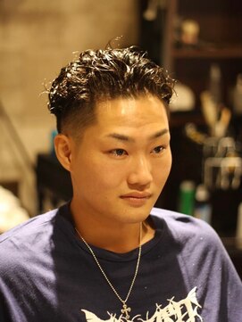 キングスマントーキョー 府中店(KINGSMAN TOKYO) ツーブロックマッシュ/波巻き/ハイライト/束感<理容室><府中駅>