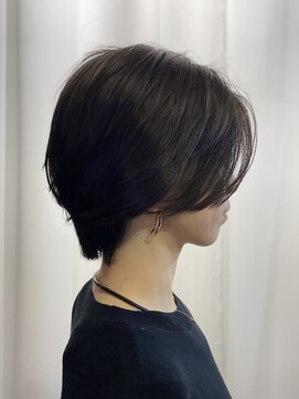 ツムグ 代官山店(TUMUGU) 小顔ショートボブ丸みショート×アッシュオリーブ白髪ぼかし