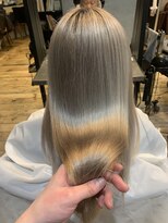 アールプラスヘアサロン(ar+ hair salon) silver blond