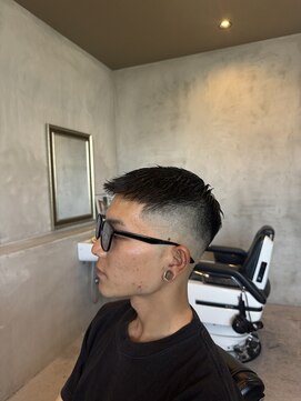 バーバーショップ フォーシーズン(BAR BER SHOP FOURSEASON) クロップスタイル/スキンフェード/バズクロップ/フェード