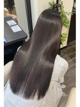 ヨンセンチメートルヒロサカ(4cm HIROSAKA) 黒髪ロング