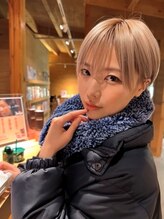 クティエ(Cuthie) #金髪ショート#ハイトーン#ハンサムショート#ホワイトベージュ