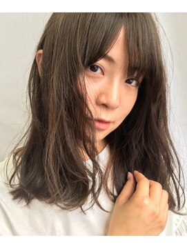 チェルシー 表参道 学生限定 アッシュグレーなカラーにエアウェーブ