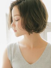 プレイスインザサン(PLACE IN THE SUN) 【花本】あごラインショートボブ｜30代40代50代