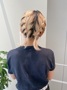 ユーリ(JUURI) ブロンド / ヘアアレンジ / ミディアム