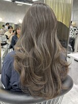 シティ(CITY) シアーグレージュカラー×ロングレイヤーカット 【CHICA】