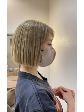 エクリュ 千葉(ecru) ぷっつんハイトーン切りっぱなしボブ