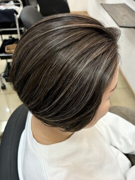 オーリーヘアー(Olliy hair) 白髪ぼかしハイライト/ショートボブ/コントラストハイライト