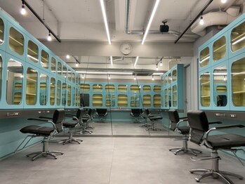 イオエ 西梅田(ioe)の写真/OPENから半年、人気急上昇のioe西梅田がリニューアルOPEN！丁寧なカウンセリング×高い技術力が人気の秘密