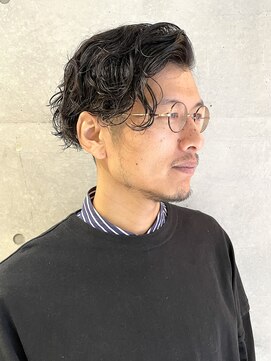 グラビートーキョー(GRABY tokyo) 大人のサイドパート×ゆるめスパイラルパーマ