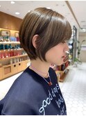 大人ショートボブ丸みショート大人可愛いヘアオリーブカラー