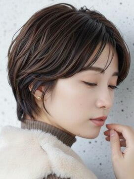 おしゃれな大人の愛されショートスタイル ダークチョコレート