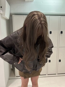 ロマリア ヒルズ 表参道 原宿(Lomalia HILLS) グレージュ似合わせカット[表参道ダブルカラーケアブリーチ]