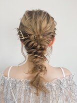 ルービック(Rubik's)&nbsp;20代・30代・40代似合う小顔編み下ろしヘアアレンジ♪