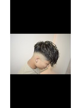 ワールドシップコウベ(WORLD SHIP KOBE) スキンフェード スパイラルパーマ