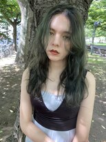 カルテ(QUARTE)&nbsp;【Quarte】くせ毛風レイヤー　根元ブリーチ無しビリジアンカラー