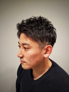 オムヘアーバイグルーマーズ(HOMME HAIR by GROOMER/S) メンズ無造作アップバング　HOMMEHAIR２ｎｄ江ヶ崎